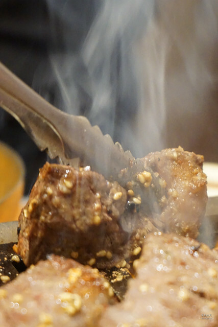 日本東京必吃燒肉》大阪烤肉 / 荷爾蒙 二子 新橋本館，ホルモンふたご人氣名品黑毛牛助肉經典好吃