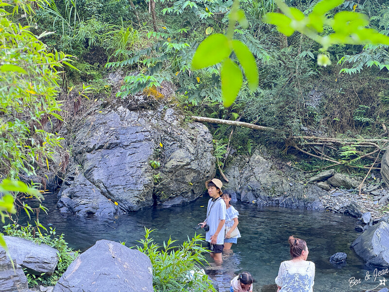 宜蘭縣冬山鄉新寮瀑布》漫步輕鬆好走森林步道  探訪雙層沁涼瀑布  宜蘭冬山免費景點