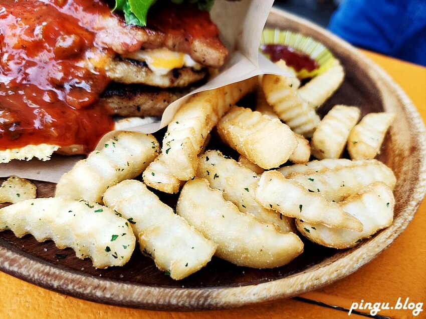 日本氾濫漢堡|沖繩瀨長島美食 一口無法掌握的漢堡 氾濫到了極致