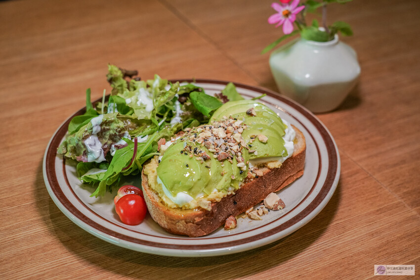 日本伊東美食,森林裡的秘密咖啡廳!三明治與咖啡,品質卓越。