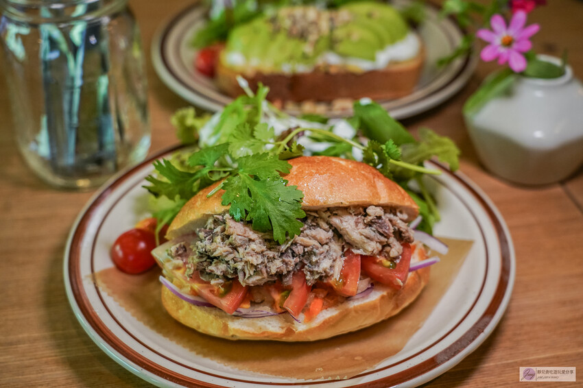 日本伊東美食,森林裡的秘密咖啡廳!三明治與咖啡,品質卓越。