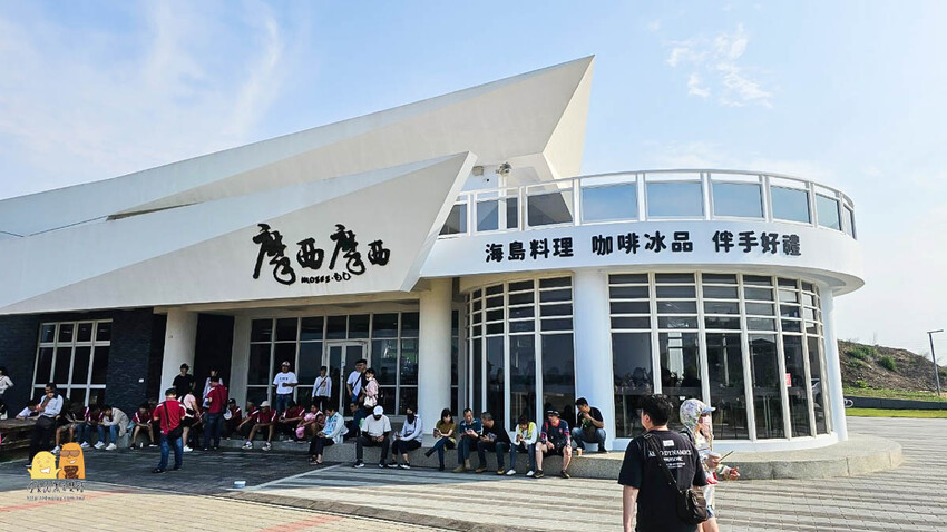 澎湖縣湖西鄉澎湖摩西分海，限定時間才會出現的超夢幻海中步道！內附潮汐表