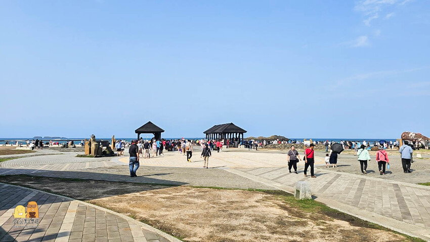 澎湖縣湖西鄉澎湖摩西分海，限定時間才會出現的超夢幻海中步道！內附潮汐表