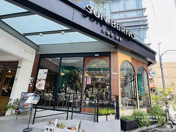 台中市西區【台中。西區】近審計新村、勤美草悟道親民住宿．福爾摩沙草悟道酒店