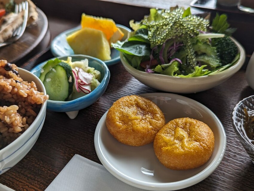 【沖繩美食】山の茶屋・楽水|沖繩南部最棒的海景餐廳