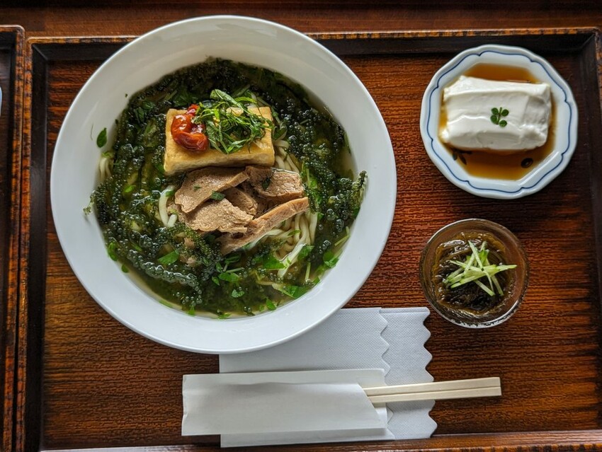 【沖繩美食】山の茶屋・楽水|沖繩南部最棒的海景餐廳