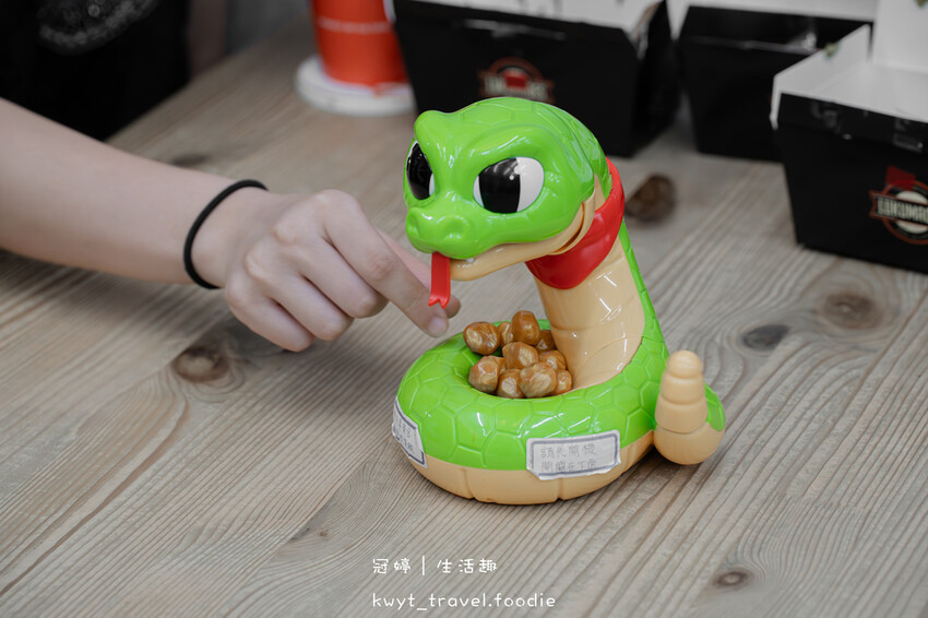 台北文化幣推薦_飛鷹桌遊，一小時不到25元，數百款桌遊玩到飽