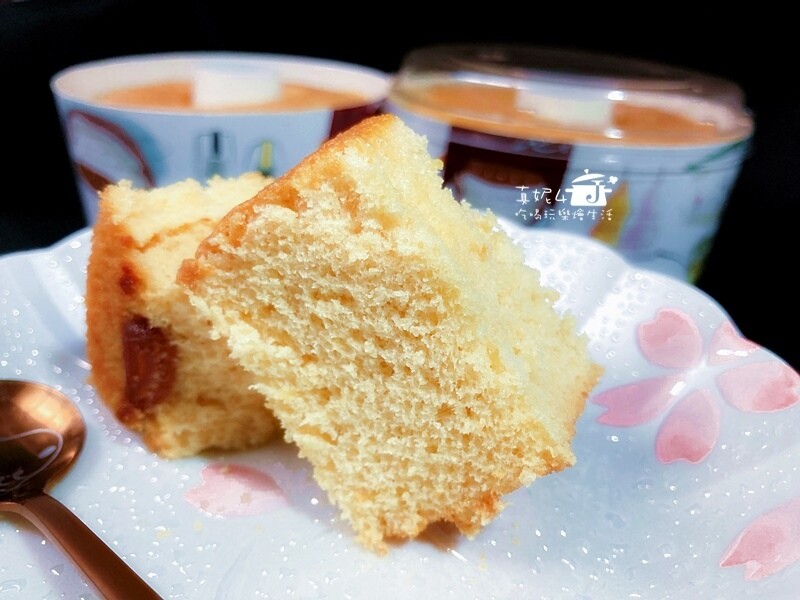 烘焙筆記│芝麻堅果抹茶奶油蛋糕捲，蛋糕質地綿密雙色夾心口感滑顺