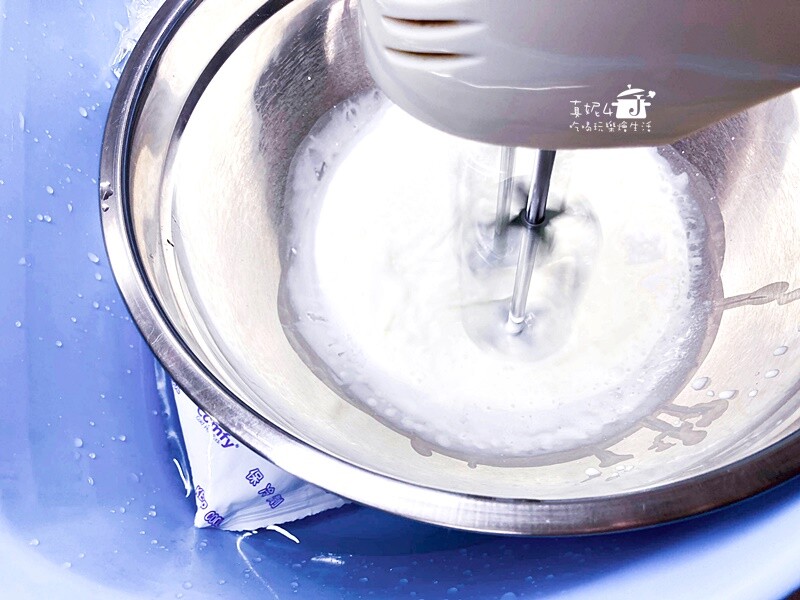 烘焙筆記│芝麻堅果抹茶奶油蛋糕捲，蛋糕質地綿密雙色夾心口感滑顺