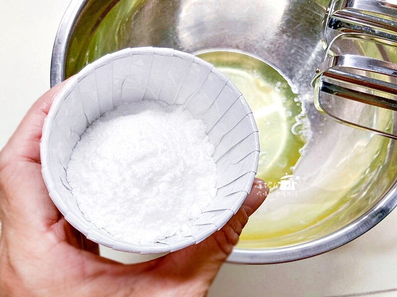 烘焙筆記│芝麻堅果抹茶奶油蛋糕捲，蛋糕質地綿密雙色夾心口感滑顺