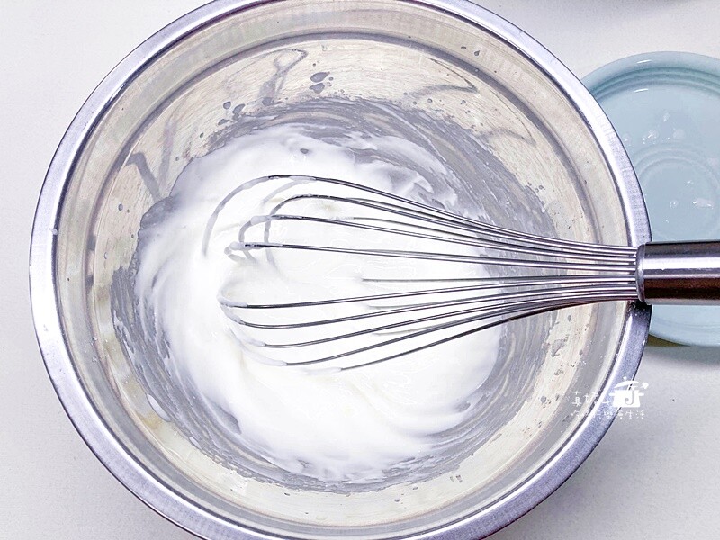 烘焙筆記│芝麻堅果抹茶奶油蛋糕捲，蛋糕質地綿密雙色夾心口感滑顺