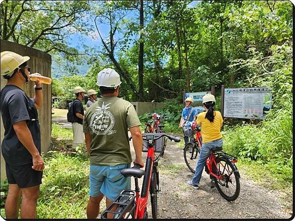 高雄市六龜區【高雄六龜】生態人文品茗一日遊☆新威森林公園(桃花心木步道)x十八羅漢山服務區x檳榔屋餐廳x六山十八工作站