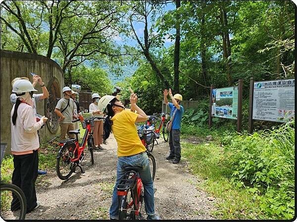 高雄市六龜區【高雄六龜】生態人文品茗一日遊☆新威森林公園(桃花心木步道)x十八羅漢山服務區x檳榔屋餐廳x六山十八工作站