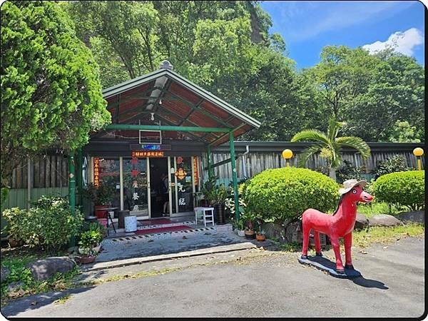 高雄市六龜區【高雄六龜】生態人文品茗一日遊☆新威森林公園(桃花心木步道)x十八羅漢山服務區x檳榔屋餐廳x六山十八工作站