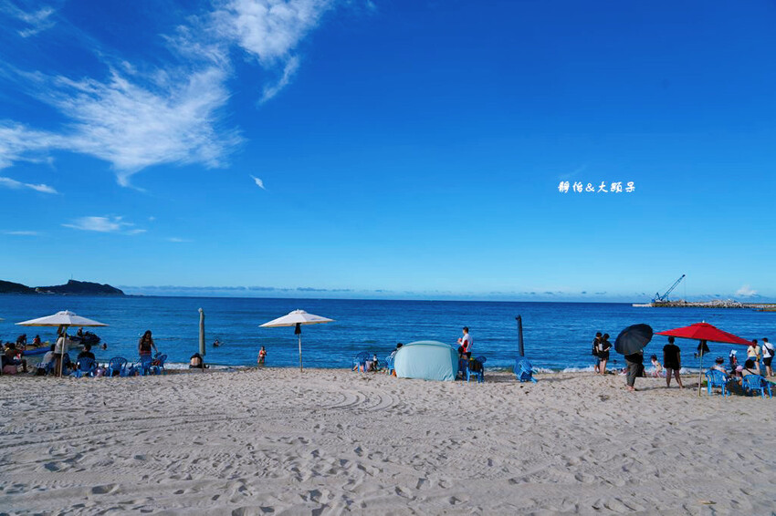 北海岸親子玩水,萬里海水浴場,半月型白色沙灘,新北免費玩水景