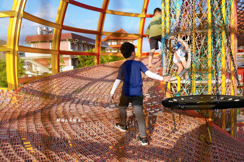 車城共融遊戲場,洋蔥大福9米高造型溜滑梯、攀爬網,屏東親子景