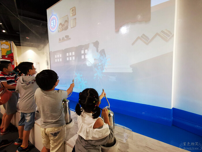 桃園市八德區桃園防災教育館》室內免費入場當一日小小消防員羅伊，多元的互動體驗、充滿了娛樂性與知識性