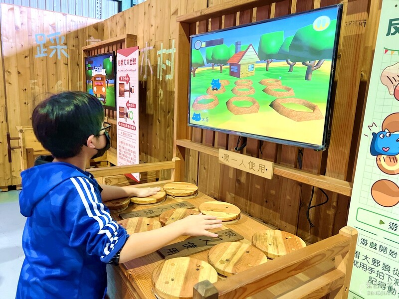 ▲嘉義室內景點推薦：愛木村觀光工廠，有多個木製親子互動遊戲設施 /紫色微笑 提供、WalkerLand窩客島整理