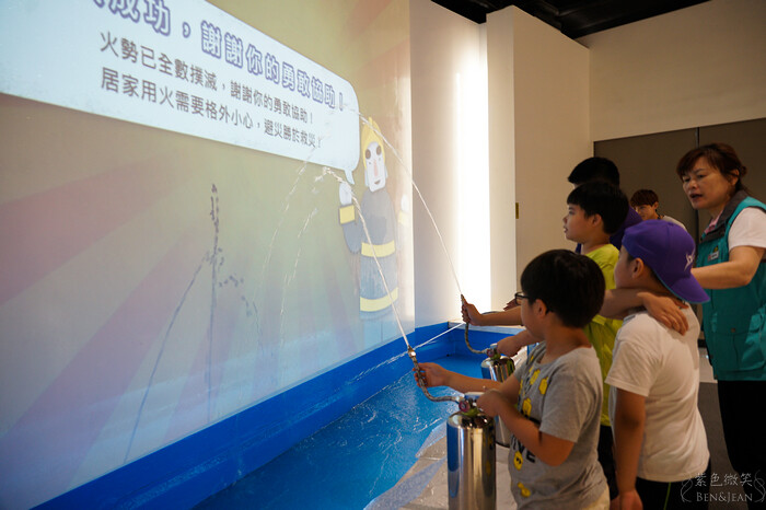 桃園市八德區桃園防災教育館》室內免費入場當一日小小消防員羅伊，多元的互動體驗、充滿了娛樂性與知識性