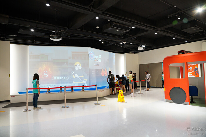 桃園市八德區桃園防災教育館》室內免費入場當一日小小消防員羅伊，多元的互動體驗、充滿了娛樂性與知識性