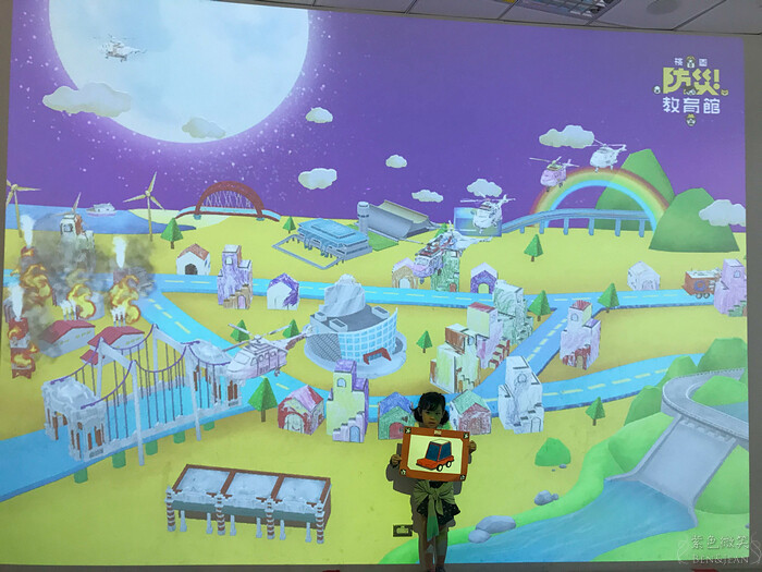 桃園市八德區桃園防災教育館》室內免費入場當一日小小消防員羅伊，多元的互動體驗、充滿了娛樂性與知識性