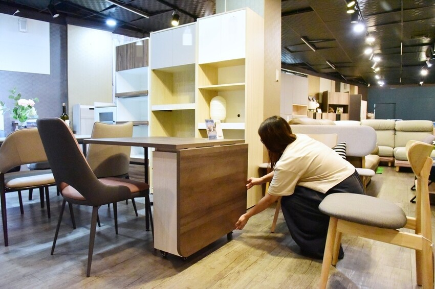 億家具批發倉庫 新莊店|30年老字號 MIT家具工廠直營 價格透明客製化服務 新北家具賣場推薦|西莉亞玩樂人生 億家具批發倉庫新莊店