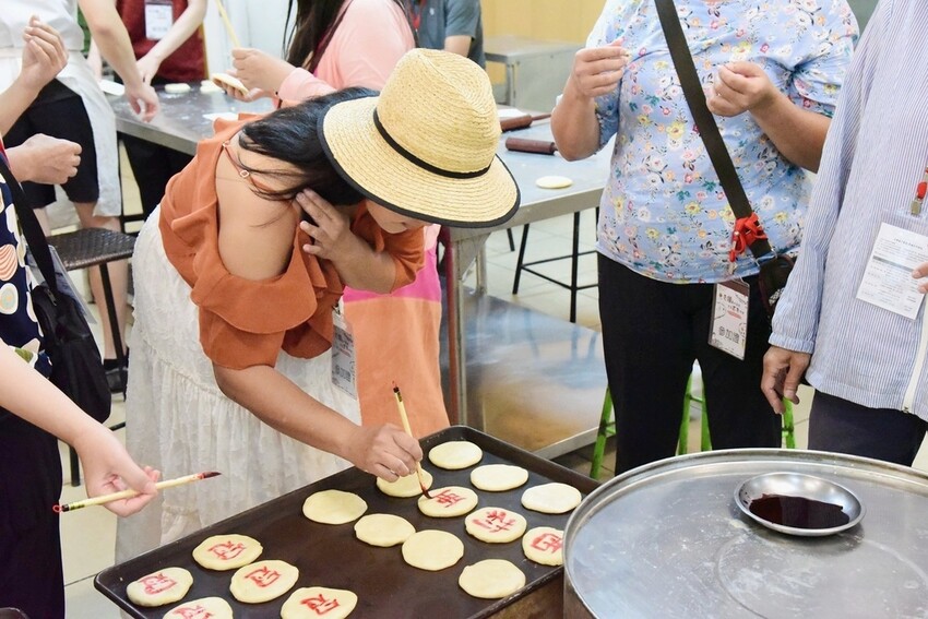 走讀臺中舊城-穿越百年時光｜新太陽堂餅店DIY 歷史建築 百