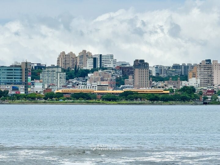 全新放風景點!270度賞河岸風光,八里左岸米倉無限公園 - 魚兒 x 牽手明太子的「視」界旅行