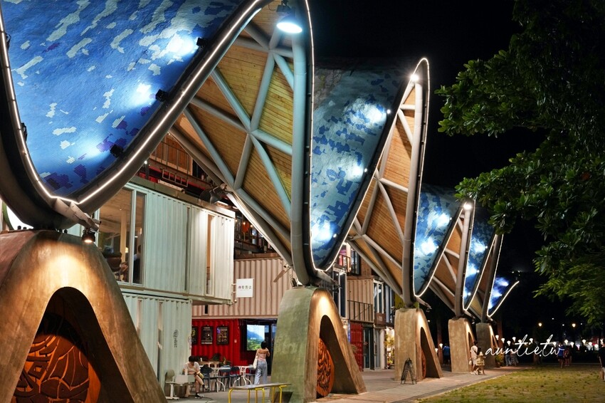 台東縣台東市【台東】鐵花村市集｜巨型太空人、九大行星璀璨星際，2024 鐵花燈之祭越夜越美麗