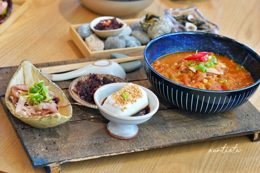 台東縣鹿野鄉【台東】鹿野高台｜2024台灣國際熱氣球嘉年華，光雕秀無人機，三麗鷗家族大集合！