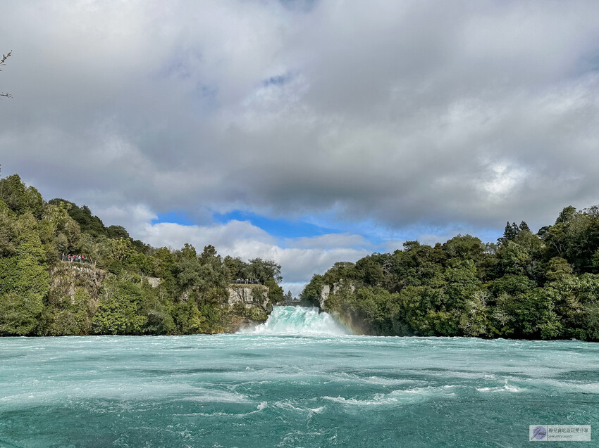 感受刺激與壯觀！胡卡瀑布噴射快艇體驗，近距離欣賞壯麗瀑布，30分鐘的飆速旋轉帶來前所未有的刺激感受。