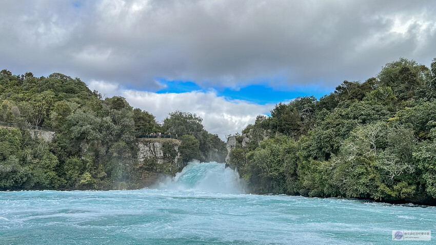 感受刺激與壯觀！胡卡瀑布噴射快艇體驗，近距離欣賞壯麗瀑布，30分鐘的飆速旋轉帶來前所未有的刺激感受。