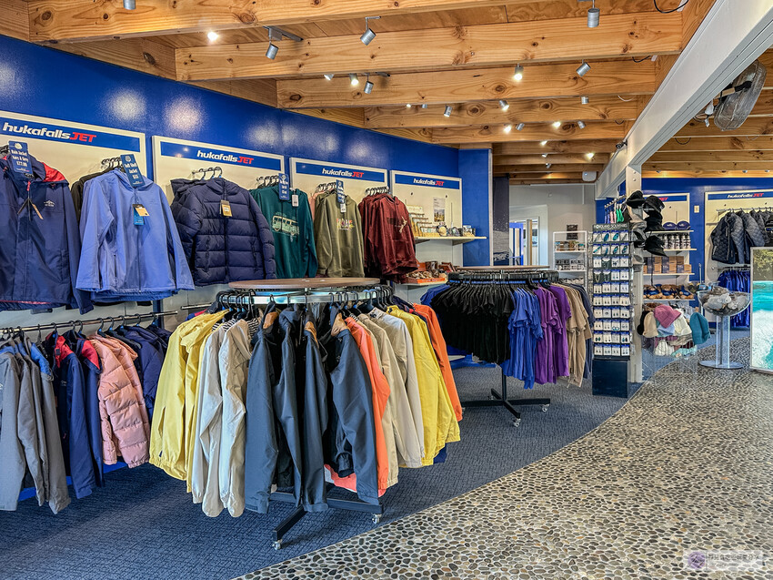 感受刺激與壯觀！胡卡瀑布噴射快艇體驗，近距離欣賞壯麗瀑布，30分鐘的飆速旋轉帶來前所未有的刺激感受。