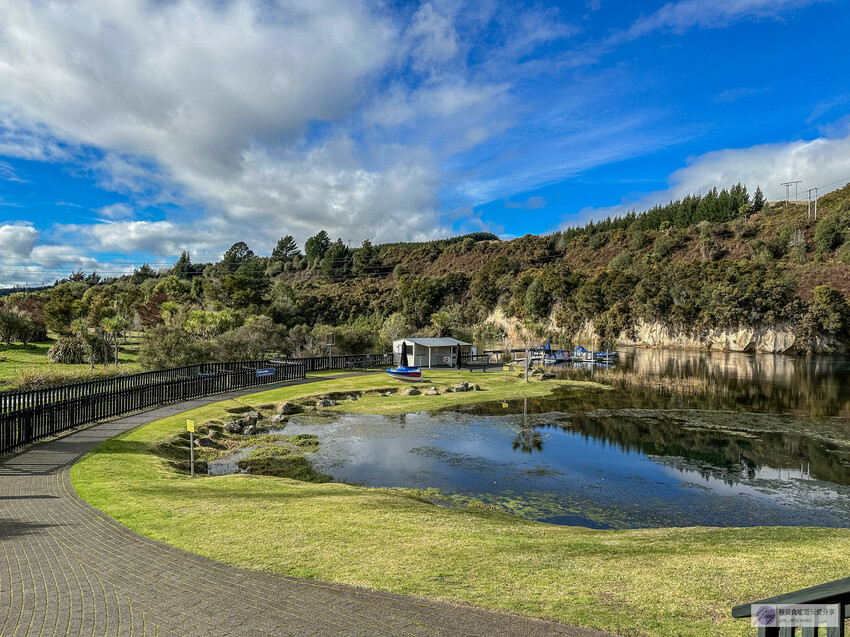 感受刺激與壯觀！胡卡瀑布噴射快艇體驗，近距離欣賞壯麗瀑布，30分鐘的飆速旋轉帶來前所未有的刺激感受。