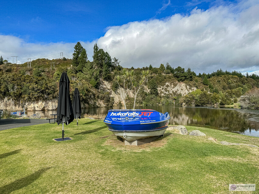 感受刺激與壯觀！胡卡瀑布噴射快艇體驗，近距離欣賞壯麗瀑布，30分鐘的飆速旋轉帶來前所未有的刺激感受。