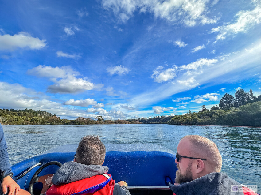 感受刺激與壯觀！胡卡瀑布噴射快艇體驗，近距離欣賞壯麗瀑布，30分鐘的飆速旋轉帶來前所未有的刺激感受。