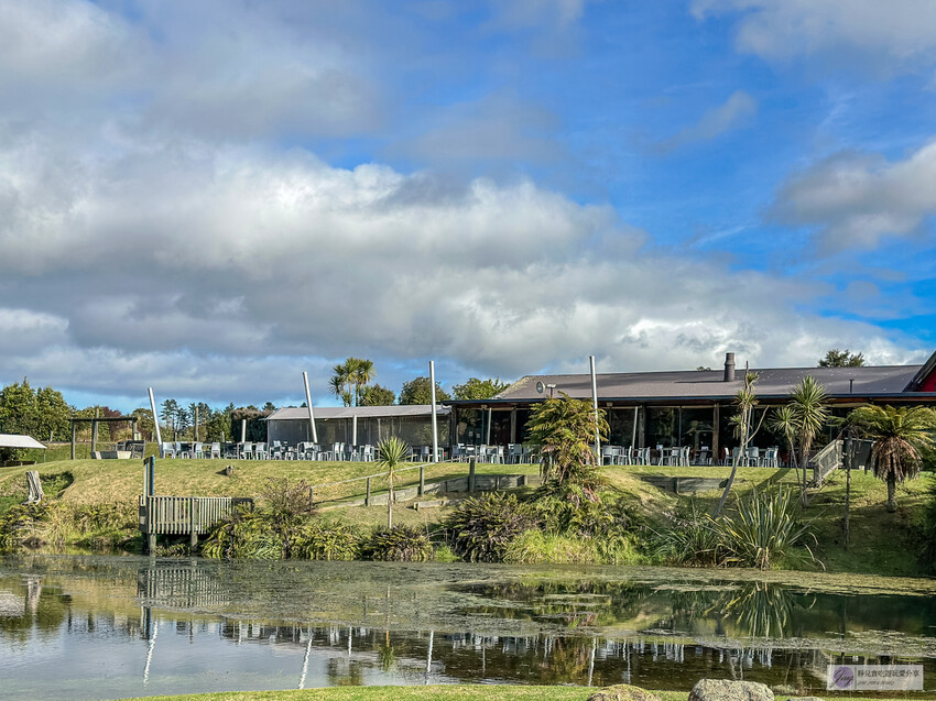 感受刺激與壯觀！胡卡瀑布噴射快艇體驗，近距離欣賞壯麗瀑布，30分鐘的飆速旋轉帶來前所未有的刺激感受。