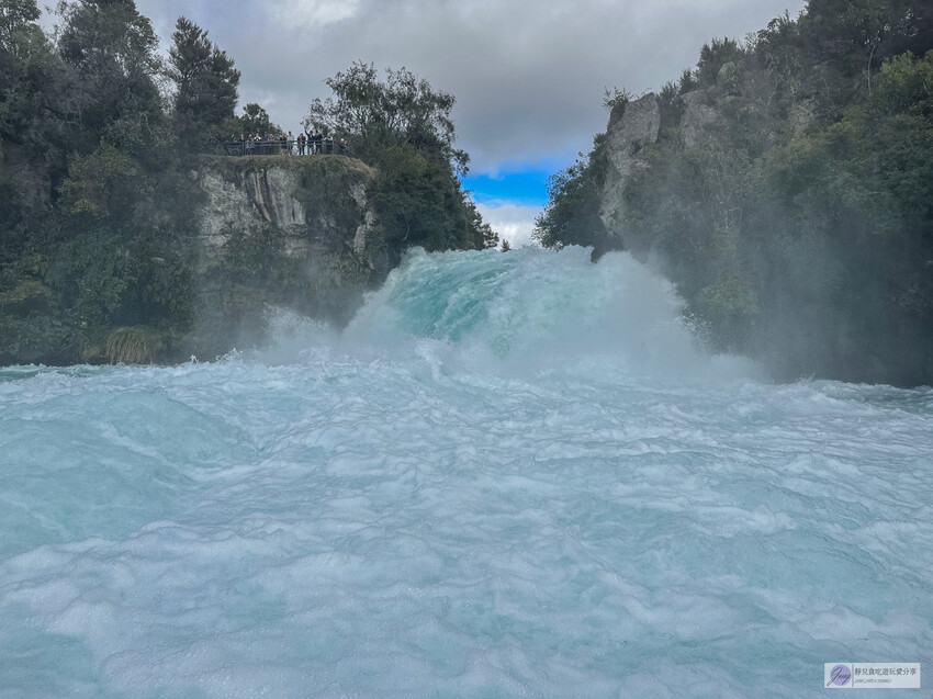 感受刺激與壯觀！胡卡瀑布噴射快艇體驗，近距離欣賞壯麗瀑布，30分鐘的飆速旋轉帶來前所未有的刺激感受。