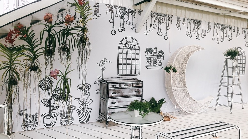 台南市六甲區“我的婆婆怎麼那麼可愛2”玻璃屋場景，戶外有遊艇花園和網美拍照區，免費參觀、蘭花保養品試用，當然別忘了“我的婆婆怎麼那麼可愛2”聯名保養品禮盒~蘭都觀光工廠