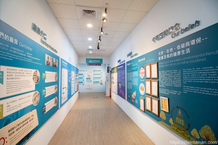 台南市六甲區“我的婆婆怎麼那麼可愛2”玻璃屋場景，戶外有遊艇花園和網美拍照區，免費參觀、蘭花保養品試用，當然別忘了“我的婆婆怎麼那麼可愛2”聯名保養品禮盒~蘭都觀光工廠