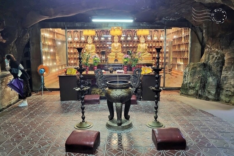 仙洞巖:右洞三寶佛祖