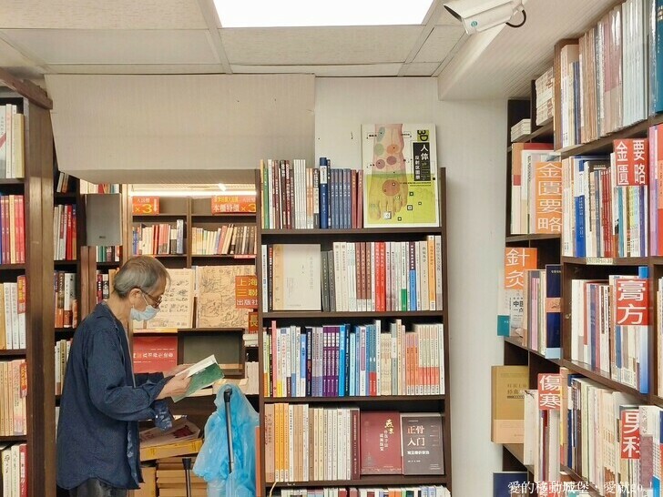 台北市中正區【台北讀書月 x 重南漫書香】明星麵包 明星咖啡館 文學沙龍 卡牌屋桌上遊戲 動動腦 大人小孩都愛玩 全台唯一擁有百年歷史文化的書街 消費滿額轉盤抽好禮 愛就一起閱讀GO !