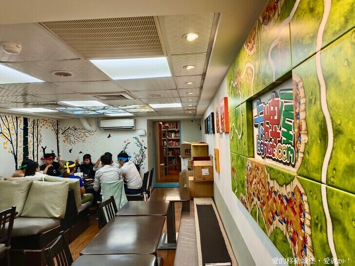 台北市中正區【台北讀書月 x 重南漫書香】明星麵包 明星咖啡館 文學沙龍 卡牌屋桌上遊戲 動動腦 大人小孩都愛玩 全台唯一擁有百年歷史文化的書街 消費滿額轉盤抽好禮 愛就一起閱讀GO !