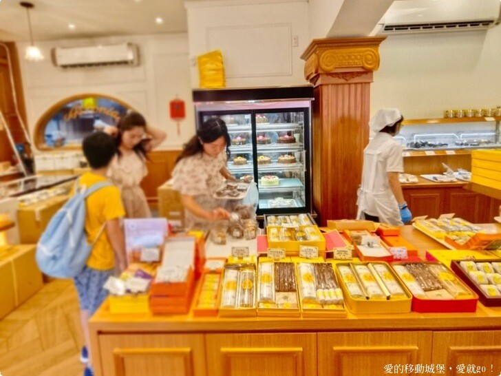 台北市中正區【台北讀書月 x 重南漫書香】明星麵包 明星咖啡館 文學沙龍 卡牌屋桌上遊戲 動動腦 大人小孩都愛玩 全台唯一擁有百年歷史文化的書街 消費滿額轉盤抽好禮 愛就一起閱讀GO !