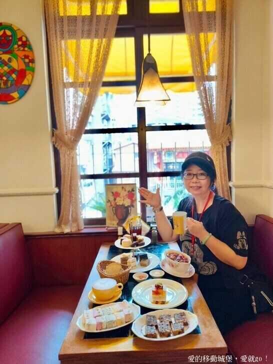 台北市中正區【台北讀書月 x 重南漫書香】明星麵包 明星咖啡館 文學沙龍 卡牌屋桌上遊戲 動動腦 大人小孩都愛玩 全台唯一擁有百年歷史文化的書街 消費滿額轉盤抽好禮 愛就一起閱讀GO !