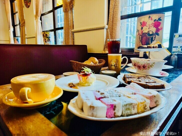 台北市中正區【台北讀書月 x 重南漫書香】明星麵包 明星咖啡館 文學沙龍 卡牌屋桌上遊戲 動動腦 大人小孩都愛玩 全台唯一擁有百年歷史文化的書街 消費滿額轉盤抽好禮 愛就一起閱讀GO !