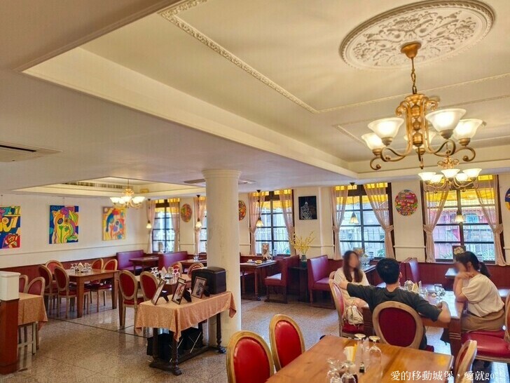 台北市中正區【台北讀書月 x 重南漫書香】明星麵包 明星咖啡館 文學沙龍 卡牌屋桌上遊戲 動動腦 大人小孩都愛玩 全台唯一擁有百年歷史文化的書街 消費滿額轉盤抽好禮 愛就一起閱讀GO !