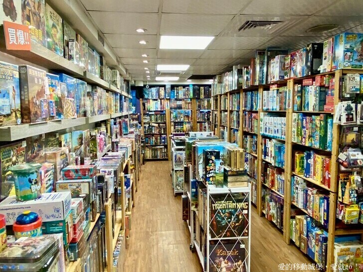 台北市中正區【台北讀書月 x 重南漫書香】明星麵包 明星咖啡館 文學沙龍 卡牌屋桌上遊戲 動動腦 大人小孩都愛玩 全台唯一擁有百年歷史文化的書街 消費滿額轉盤抽好禮 愛就一起閱讀GO !