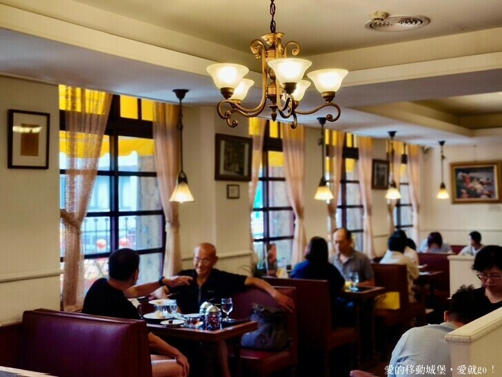 台北市中正區【台北讀書月 x 重南漫書香】明星麵包 明星咖啡館 文學沙龍 卡牌屋桌上遊戲 動動腦 大人小孩都愛玩 全台唯一擁有百年歷史文化的書街 消費滿額轉盤抽好禮 愛就一起閱讀GO !