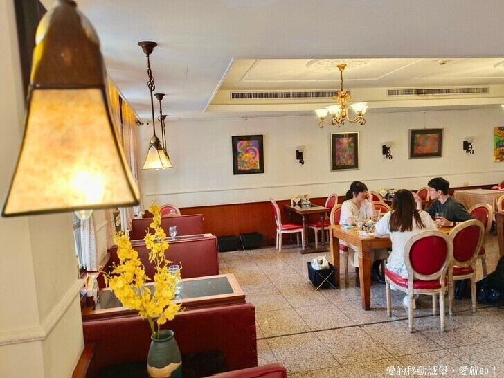 台北市中正區【台北讀書月 x 重南漫書香】明星麵包 明星咖啡館 文學沙龍 卡牌屋桌上遊戲 動動腦 大人小孩都愛玩 全台唯一擁有百年歷史文化的書街 消費滿額轉盤抽好禮 愛就一起閱讀GO !